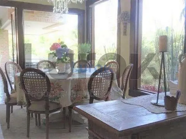 Casa com 1100m² 4 quartos e 6 banheiros, à venda, no bairro Joapiranga em Valinhos