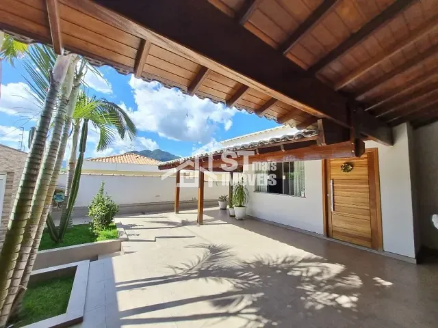 Casa com 640m² 3 quartos e 3 banheiros, à venda, no bairro Vila Santa Cecília em Andradas