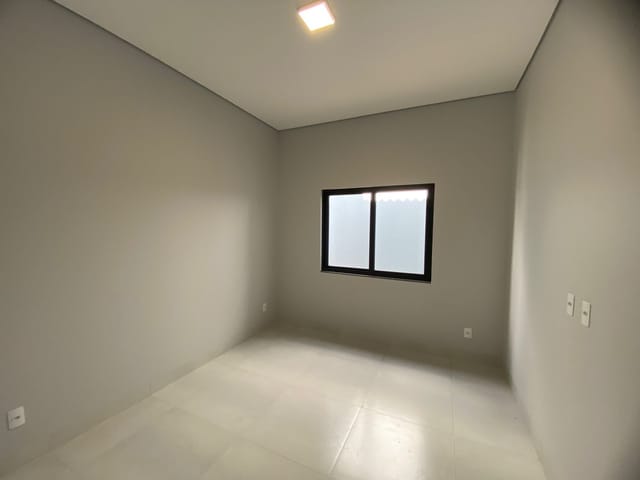 Casa com 150m² 3 quartos e 1 banheiro, à venda, no bairro Jardim Dubai em Sinop