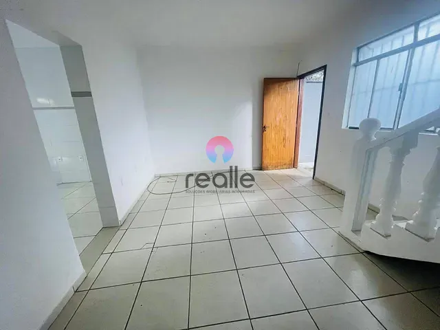 Casa 2 quartos e 2 banheiros, para alugar, no bairro Parque Xangri-Lá em Contagem