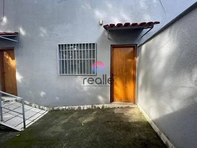 Casa 2 quartos e 2 banheiros, para alugar, no bairro Parque Xangri-Lá em Contagem