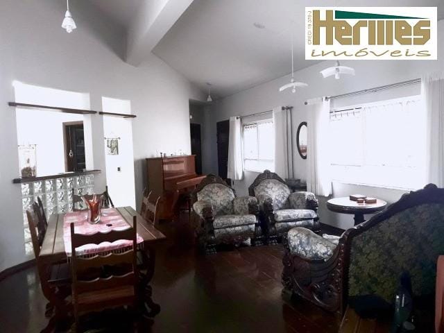 Casa, 3 quartos, 298 m² - Foto 1