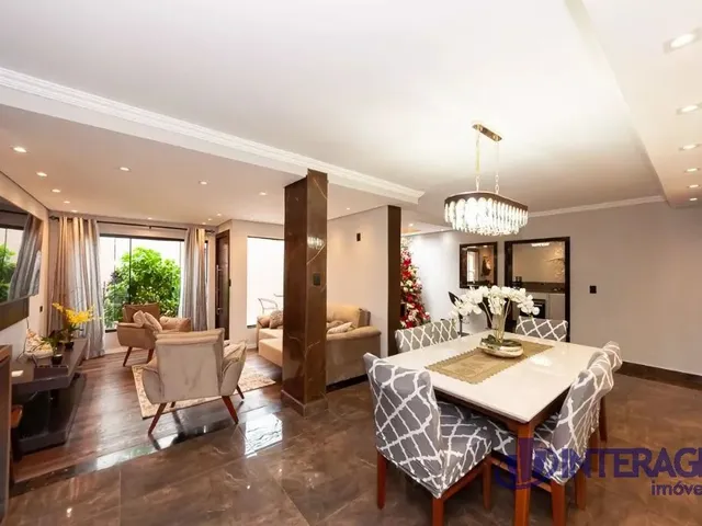 Casa com 560m² 4 quartos e 4 banheiros, à venda, no bairro Santa Felicidade em Curitiba