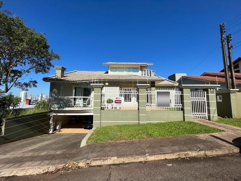 Casa à venda com 4 dormitórios, 2 banheiros, 3 vagas de garagens e 280m² de área privativa no bairro Presidente Médici