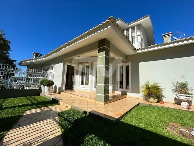 Casa com 390m² 4 quartos e 2 banheiros, à venda, no bairro Presidente Médici em Chapecó
