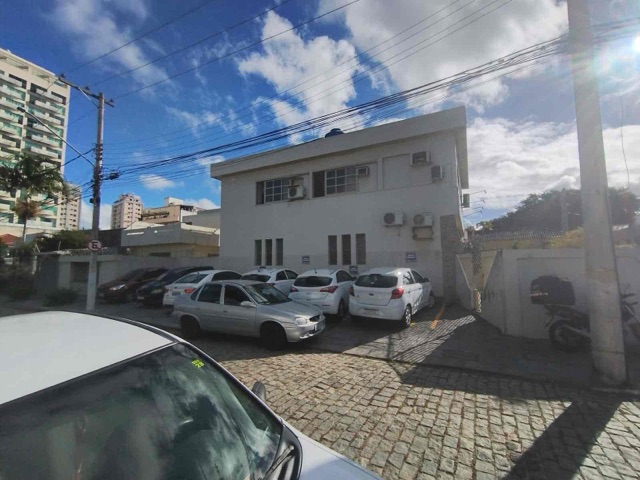 Casa com 500m² 9 quartos e 4 banheiros, à venda, no bairro Centro em Campos dos Goytacazes