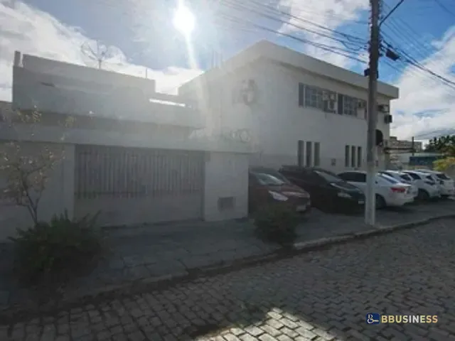 Casa com 500m² 9 quartos e 4 banheiros, à venda, no bairro Centro em Campos dos Goytacazes