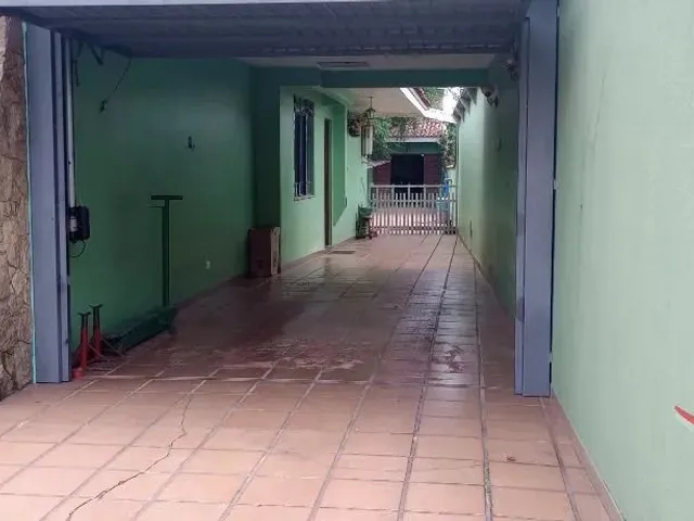 Casa com 553m² 3 quartos e 4 banheiros, à venda, no bairro Santa Cândida em Curitiba