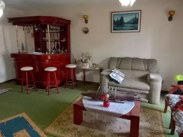 Casa com 553m² 3 quartos e 4 banheiros, à venda, no bairro Santa Cândida em Curitiba