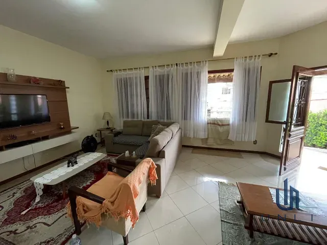 Casa 3 quartos e 4 banheiros, à venda, no bairro Village Santa Helena em Volta Redonda