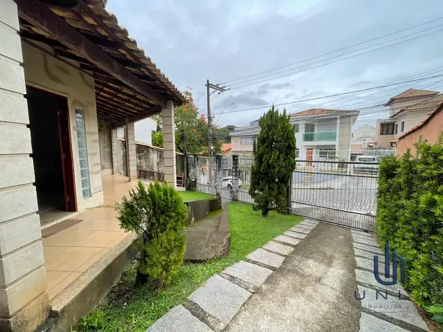 Casa 3 quartos e 4 banheiros, à venda, no bairro Village Santa Helena em Volta Redonda