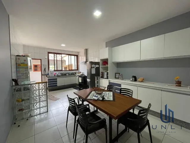 Casa 3 quartos e 4 banheiros, à venda, no bairro Village Santa Helena em Volta Redonda