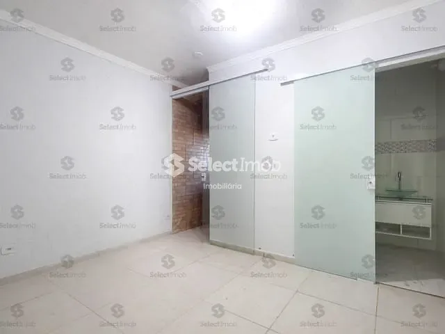 Casa com 70m² 2 quartos e 1 banheiro, para alugar, no bairro Jardim Guapituba em Mauá