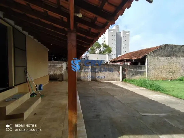 Casa com 400m² 2 quartos e 1 banheiro, à venda ou para alugar, no bairro Vitória em Londrina