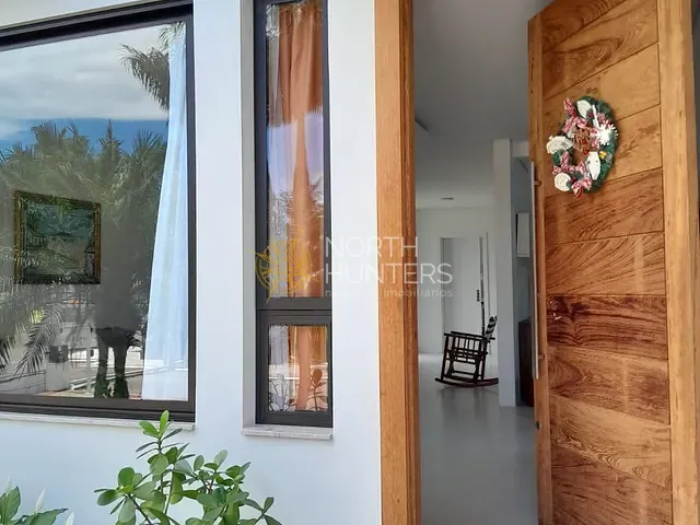 Casa 4 quartos e 5 banheiros, à venda, no bairro Ponta das Canas em Florianópolis