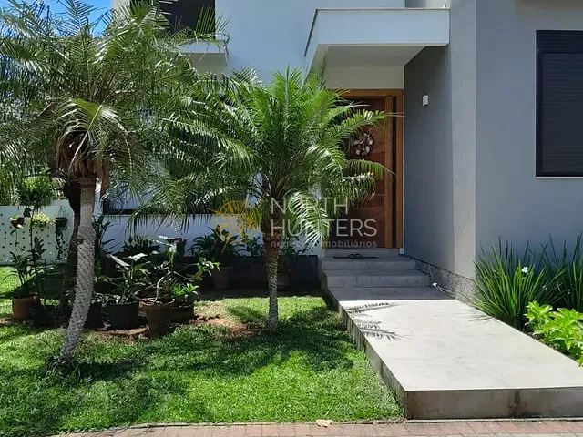Casa 4 quartos e 5 banheiros, à venda, no bairro Ponta das Canas em Florianópolis