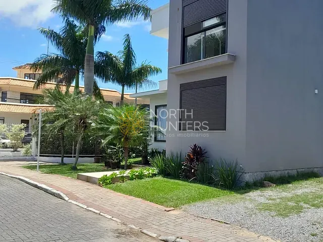 Casa 4 quartos e 5 banheiros, à venda, no bairro Ponta das Canas em Florianópolis