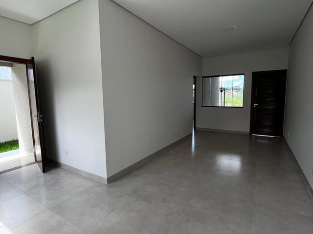 Casa com 200m² 2 quartos e 1 banheiro, à venda, no bairro Jardim Itapuã em Sinop