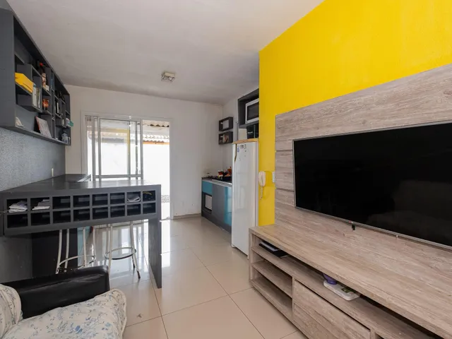 Casa 2 quartos e 1 banheiro, à venda, no bairro Areal em Pelotas