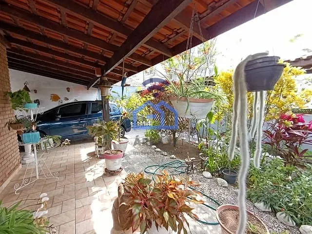 Casa com 300m² 3 quartos e 2 banheiros, à venda, no bairro Praia das Palmeiras em Caraguatatuba
