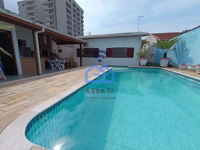 Casa com 300m² 3 quartos e 2 banheiros, à venda, no bairro Praia das Palmeiras em Caraguatatuba