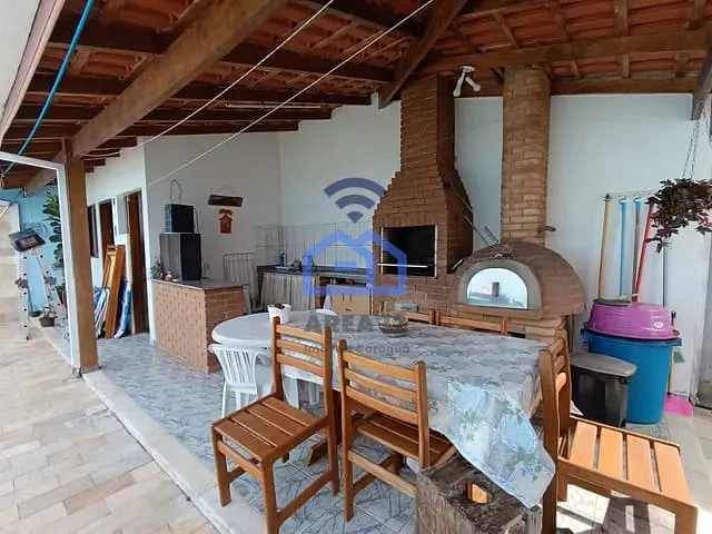 Casa com 300m² 3 quartos e 2 banheiros, à venda, no bairro Praia das Palmeiras em Caraguatatuba