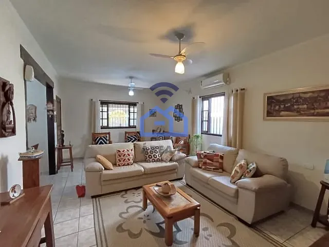 Casa com 300m² 3 quartos e 2 banheiros, à venda, no bairro Praia das Palmeiras em Caraguatatuba