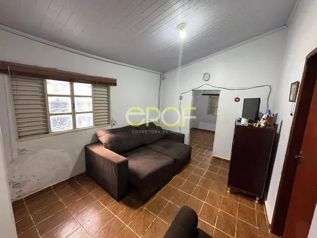 Casa com 200m² 3 quartos e 2 banheiros, à venda, no bairro Centro em Formosa