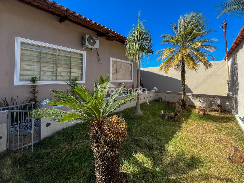 Casa, 3 quartos, 244 m² - Foto 1