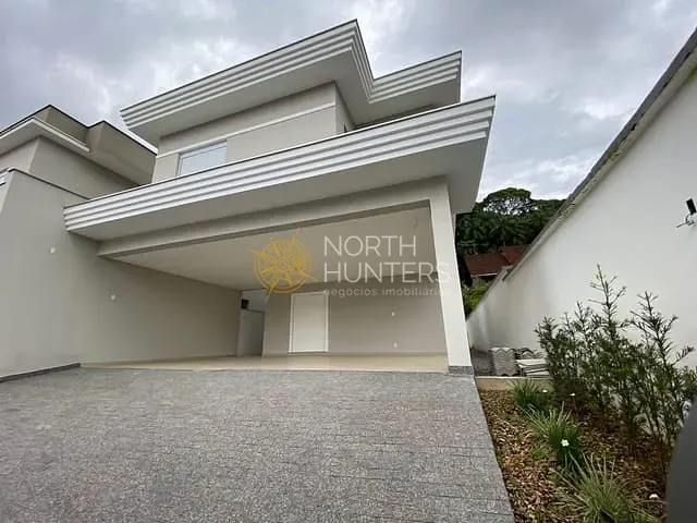 Casa com 348m² 4 quartos e 4 banheiros, à venda, no bairro Glória em Joinville
