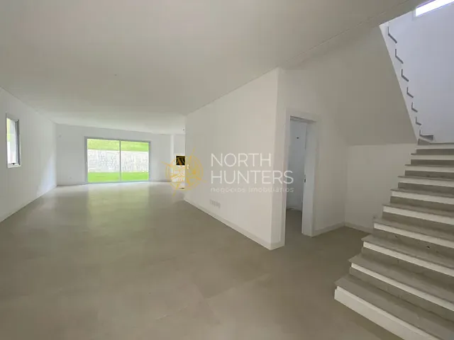 Casa com 348m² 4 quartos e 4 banheiros, à venda, no bairro Glória em Joinville