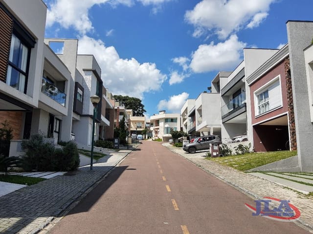 Casa com 237m² 4 quartos e 5 banheiros, à venda, no bairro Boa Vista em Curitiba