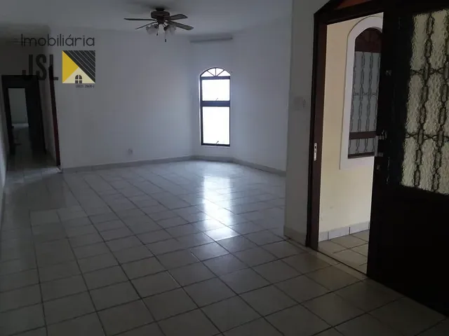 Casa com 211m² 3 quartos e 2 banheiros, à venda, no bairro Jardim Shangri-lá em Caçapava