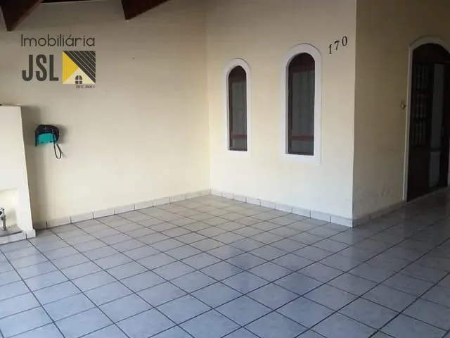 Casa com 211m² 3 quartos e 2 banheiros, à venda, no bairro Jardim Shangri-lá em Caçapava