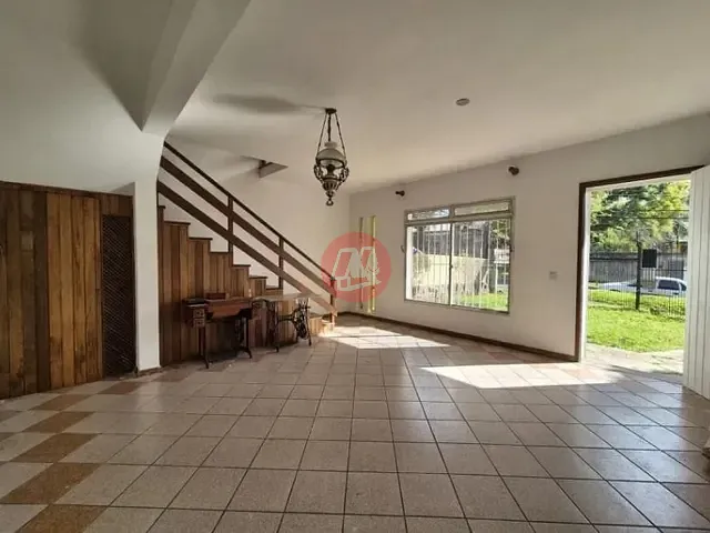 Casa com 213m² 3 quartos e 3 banheiros, para alugar, no bairro Chácara das Pedras em Porto Alegre