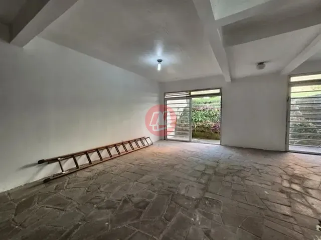 Casa com 213m² 3 quartos e 3 banheiros, para alugar, no bairro Chácara das Pedras em Porto Alegre