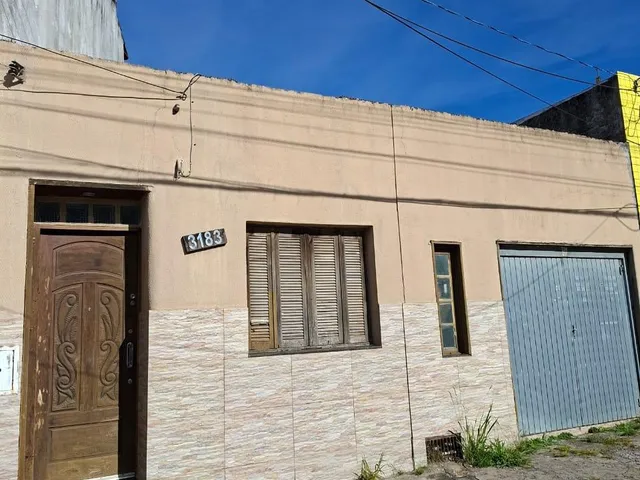 Casa 2 quartos e 1 banheiro, à venda, no bairro Centro em Pelotas