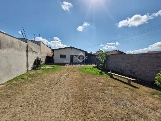 Casa 3 quartos e 1 banheiro, para alugar, no bairro Jardim Jacarandás em Sinop
