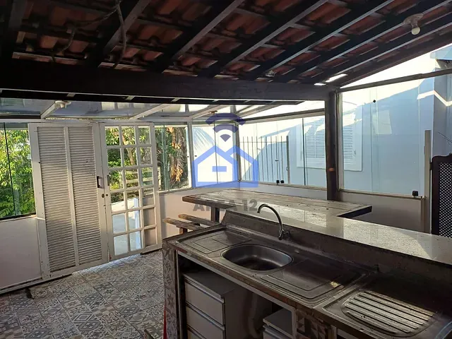 Casa com 335m² 3 quartos e 2 banheiros, à venda, no bairro Pontal de Santa Marina em Caraguatatuba