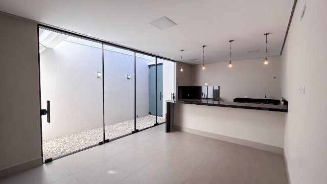 Casa com 180m² 3 quartos e 2 banheiros, à venda, no bairro Jardim Burle Marx em Londrina