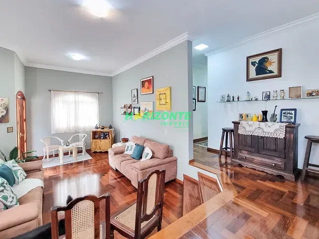 Casa com 300m² 4 quartos e 2 banheiros, à venda, no bairro Urbanova II em São José dos Campos