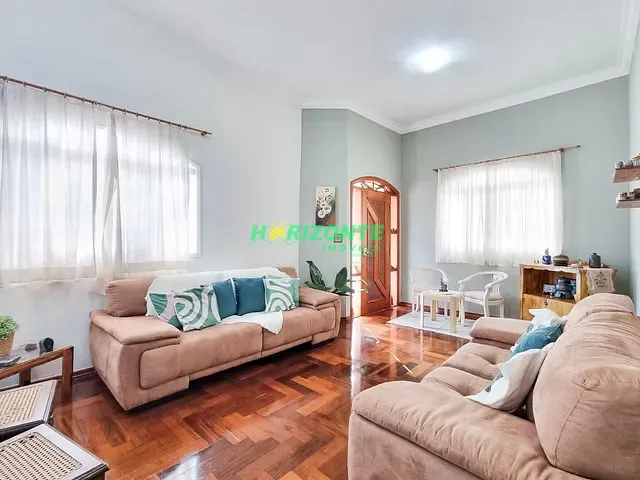 Casa com 300m² 4 quartos e 2 banheiros, à venda, no bairro Urbanova II em São José dos Campos