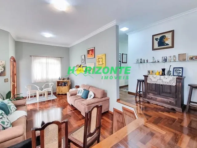 Casa com 300m² 4 quartos e 2 banheiros, à venda, no bairro Urbanova em São José dos Campos