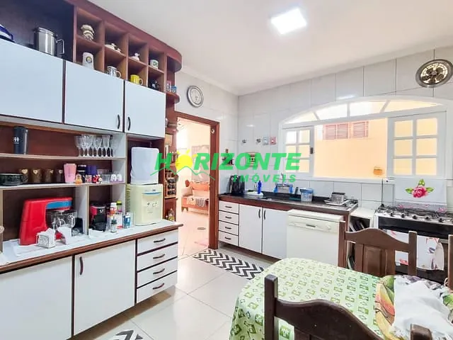 Casa com 300m² 4 quartos e 2 banheiros, à venda, no bairro Urbanova em São José dos Campos