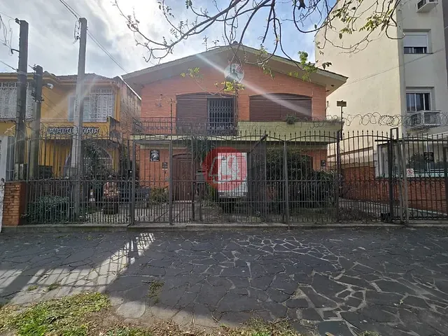 Casa com 550m² 8 quartos e 4 banheiros, para alugar, no bairro Santana em Porto Alegre