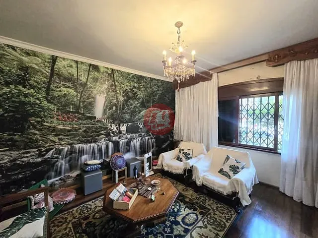 Casa com 550m² 8 quartos e 4 banheiros, para alugar, no bairro Santana em Porto Alegre