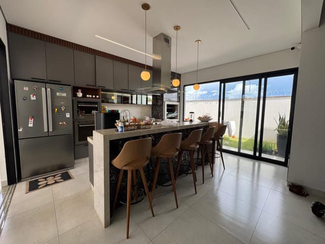 Casa com 250m² 3 quartos e 1 banheiro, à venda, no bairro Residencial Recanto Suíço em Sinop