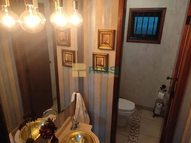 Casa com 360m² 4 quartos e 5 banheiros, à venda, no bairro Jardim das Colinas em São José dos Campos
