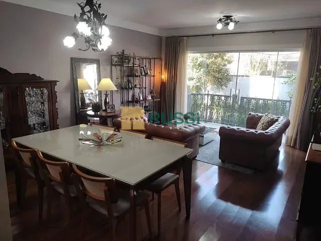Casa com 360m² 4 quartos e 5 banheiros, à venda, no bairro Jardim das Colinas em São José dos Campos