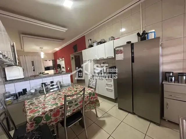 Casa com 180m² 2 quartos e 1 banheiro, à venda, no bairro Jardim Rio Negro em Andradas